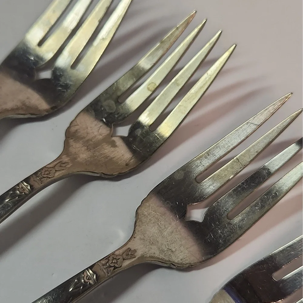 Set 4 x Salad Dessert Forks Oneida Wm A Rogers Harmony 1938 Vintage Silverplate